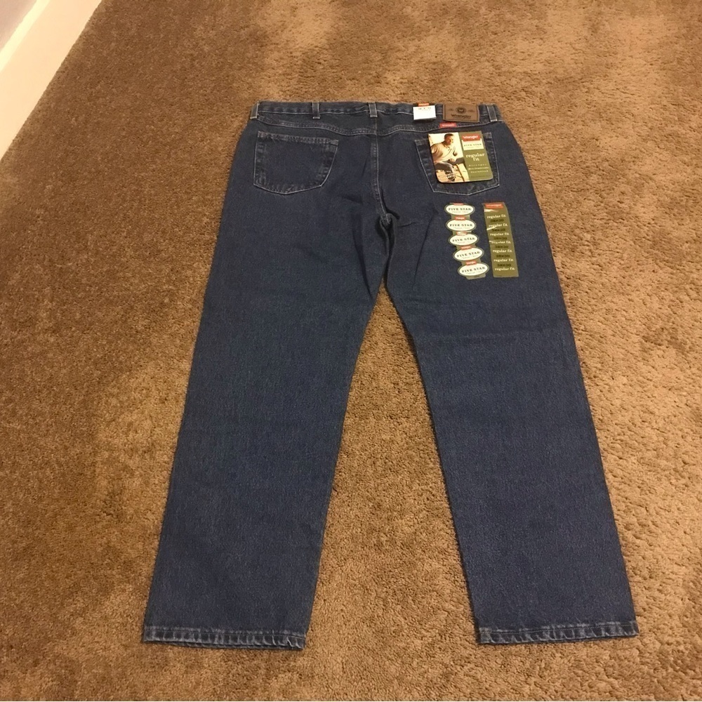 NWT Wrangler Regular Fit Jeans - Picture 3 of 6